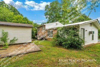 2230 Viscount Dr NW in Huntsville, AL - Building Photo - Building Photo