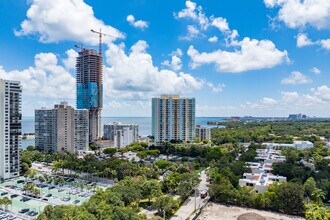 The Metropolitan Brickell Condos in Miami, FL - Building Photo - Building Photo