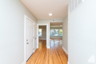 1122 W Addison St, Unit #3 in Chicago, IL - Building Photo - Building Photo