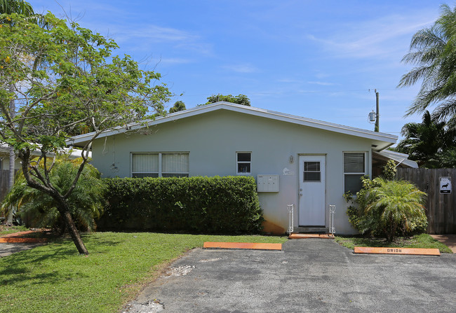 825 NE 16th Pl in Fort Lauderdale, FL - Building Photo - Building Photo