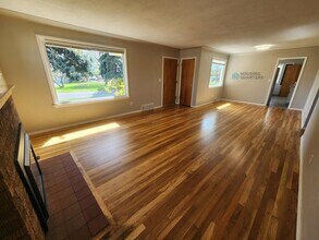 8607 E Maringo Dr in Spokane, WA - Building Photo - Building Photo