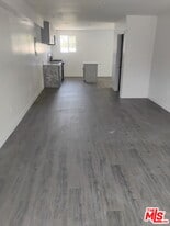 13757 Vanowen St in Los Angeles, CA - Building Photo