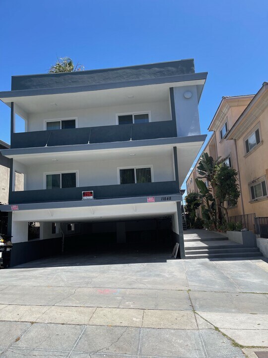 11848 Mayfield Ave in Los Angeles, CA - Building Photo