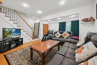 13 Herbert Ave in Port Washington, NY - Building Photo - Building Photo