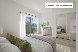 5649 Case Ave in Los Angeles, CA - Building Photo