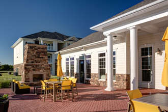 Esplanade at Stonebridge Village Apartments in Enid, OK - Foto de edificio - Building Photo