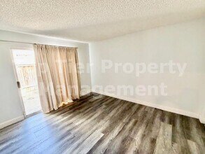 328 Riverview Way in Oceanside, CA - Building Photo - Building Photo