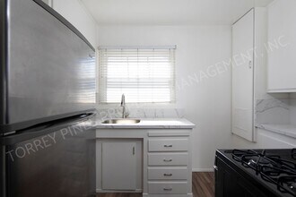 2073 Emerald St in San Diego, CA - Building Photo - Building Photo