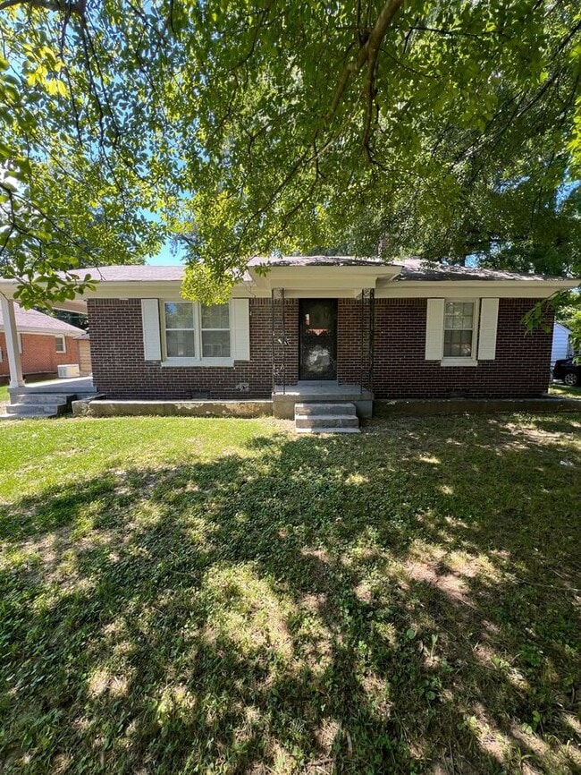 property at 1717 Willow Wood Ave