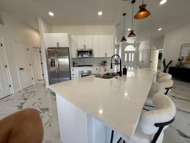1608 Ledgestone Dr in Brandon, FL - Building Photo - Building Photo