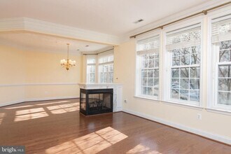 828 Slaters Ln in Alexandria, VA - Building Photo - Building Photo