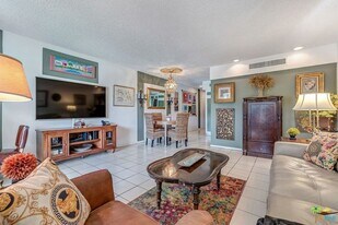 1655 E Palm Canyon Dr in Palm Springs, CA - Building Photo