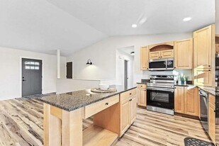 252-254 Aristocrat Dr in Billings, MT - Building Photo