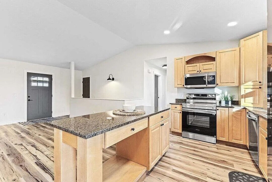 252-254 Aristocrat Dr in Billings, MT - Building Photo