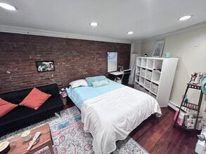 26 Linden Pl, Unit B1 in Brookline, MA - Building Photo - Building Photo