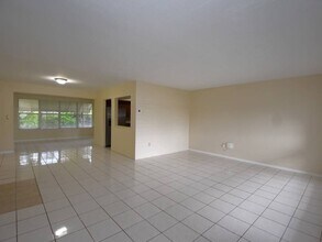 7630 Coral Blvd in Miramar, FL - Foto de edificio - Building Photo