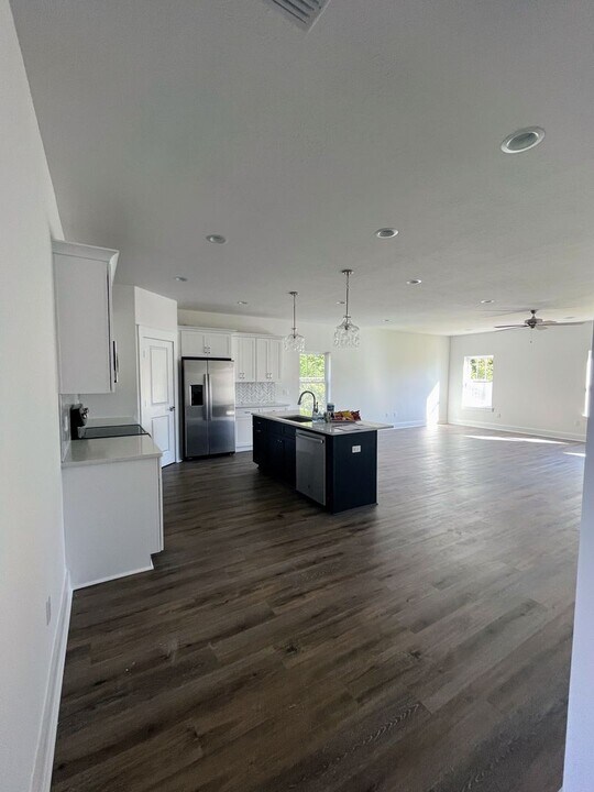 305 E 13th St in Lynn Haven, FL - Building Photo