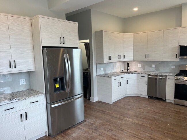 2750 W Wilcox St, Unit 1 in Chicago, IL - Building Photo - Building Photo