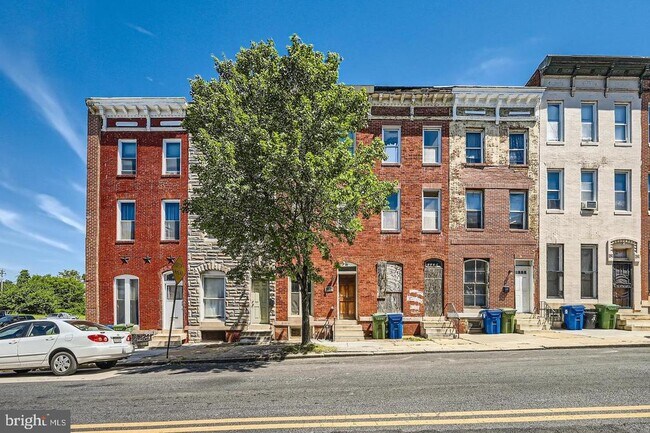 property at 1332 W Lafayette Ave