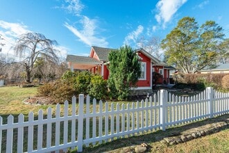 829 Montreat Rd in Black Mountain, NC - Building Photo - Building Photo