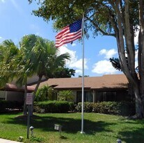7396 NW 18th St in Margate, FL - Building Photo