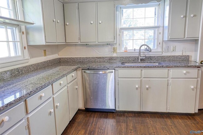 1324 Mckinley Ave NE in Huntsville, AL - Building Photo - Building Photo