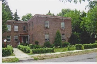 36-42 Cleveland St in Albany, NY - Foto de edificio - Building Photo