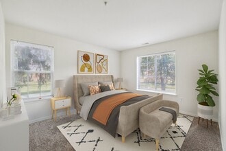 Lake Village of Fairlane in Dearborn, MI - Foto de edificio - Building Photo