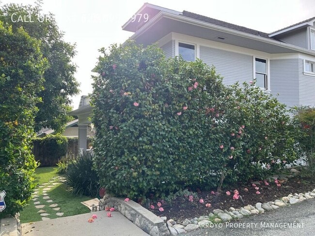 1251 Garfield Ave in Pasadena, CA - Foto de edificio - Building Photo