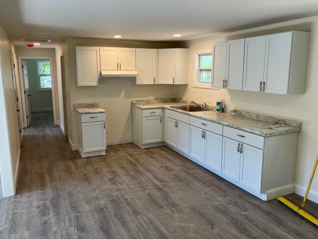 6 Willowbrook Dr in Rochester, NH - Building Photo - Building Photo