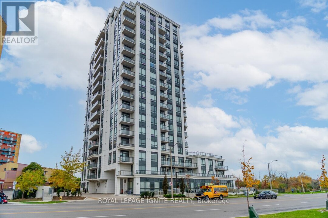 840-840 Queens Plate Dr in Toronto, ON - Building Photo