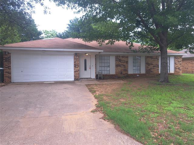 6409 Hidden Springs Dr in Arlington, TX - Foto de edificio