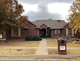 16616 Canyonwood Ln in Edmond, OK - Building Photo