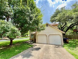 8116 Pilgrims Pl in Austin, TX - Building Photo