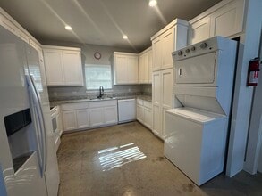 703 Maple St, Unit 703 in Commerce, TX - Foto de edificio - Building Photo