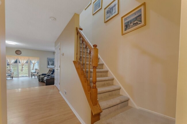 403 Red Crest Ln in Branchburg, NJ - Foto de edificio - Building Photo