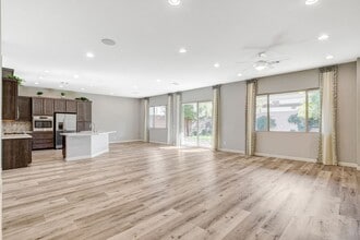 365 Sapphire Rock Ave in Las Vegas, NV - Building Photo - Building Photo