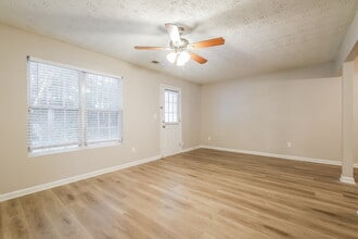 3904 Waldrop Ln in Decatur, GA - Building Photo - Building Photo