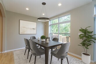 357 Lucille Ln in Schaumburg, IL - Building Photo - Building Photo