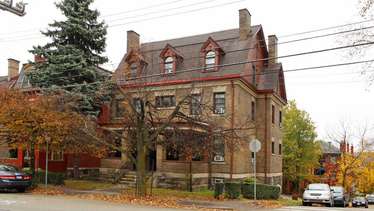 215 S Braddock Ave in Pittsburgh, PA - Building Photo