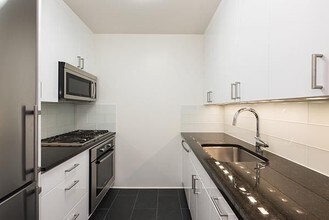 300 E 64th St-Unit -#9B in New York, NY - Building Photo - Building Photo