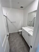 215 Sash in Irvine, CA - Building Photo - Building Photo