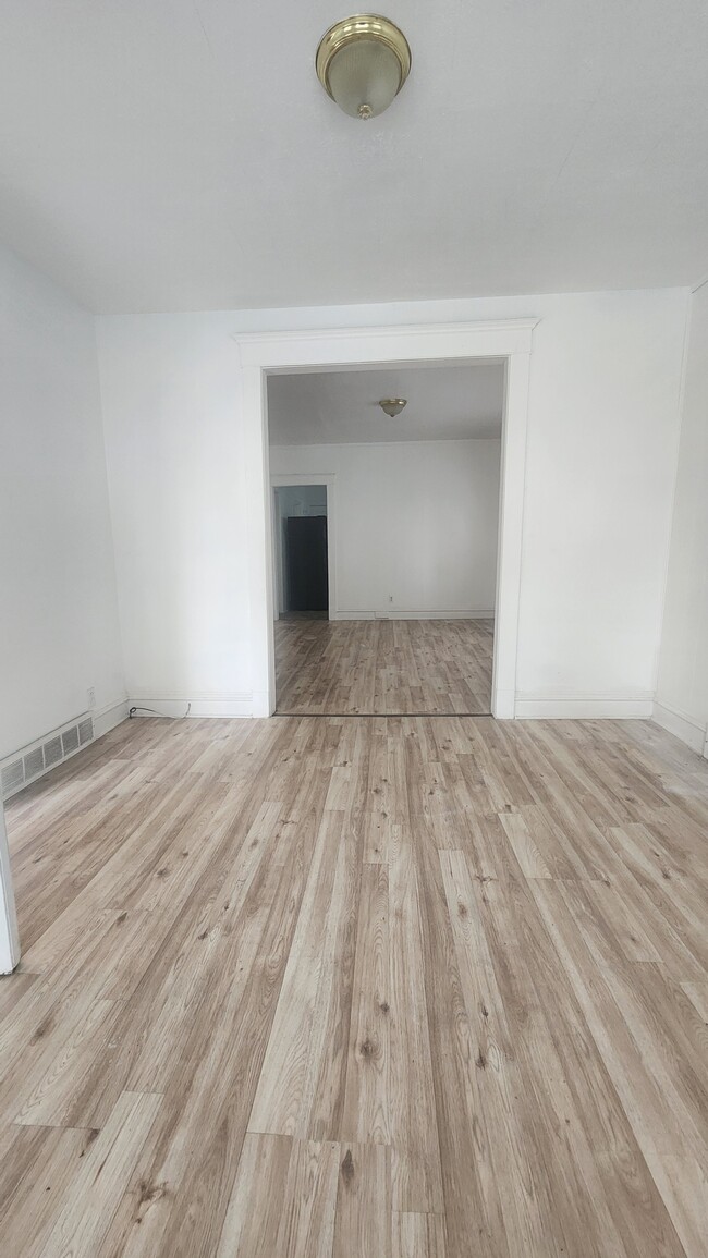 123 Maple Ave, Unit Lower in Dunkirk, NY - Building Photo - Building Photo