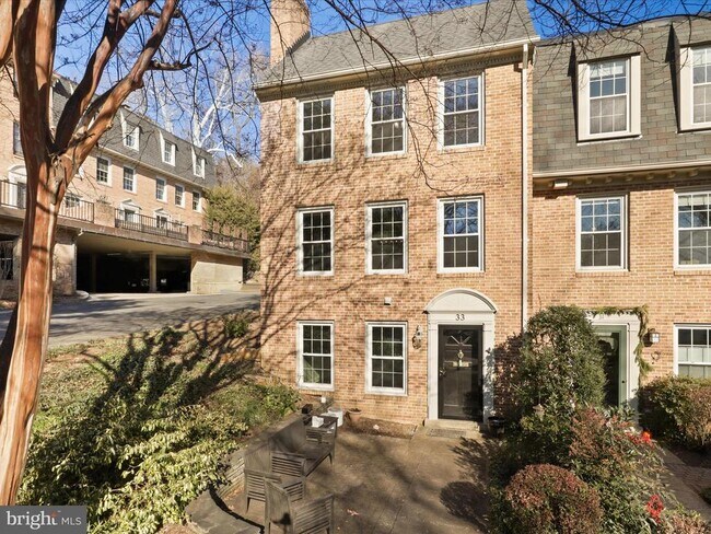 33 W Del Ray Ave in Alexandria, VA - Building Photo - Building Photo