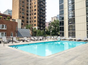 70 E Scott St, Unit 706 in Chicago, IL - Building Photo - Building Photo