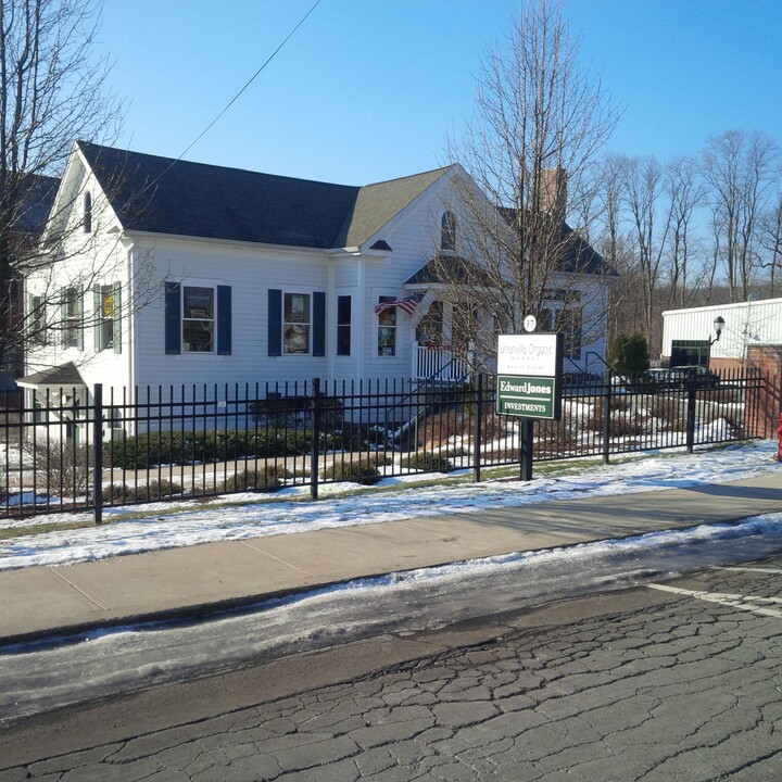 37 Mill St in Unionville, CT - Building Photo