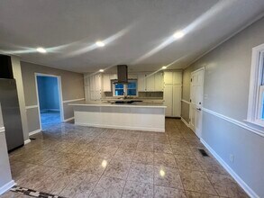 333 Chapman Rd in Byron, GA - Building Photo - Building Photo