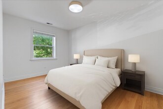 1347 W Eddy St, Unit 205 in Chicago, IL - Building Photo - Building Photo