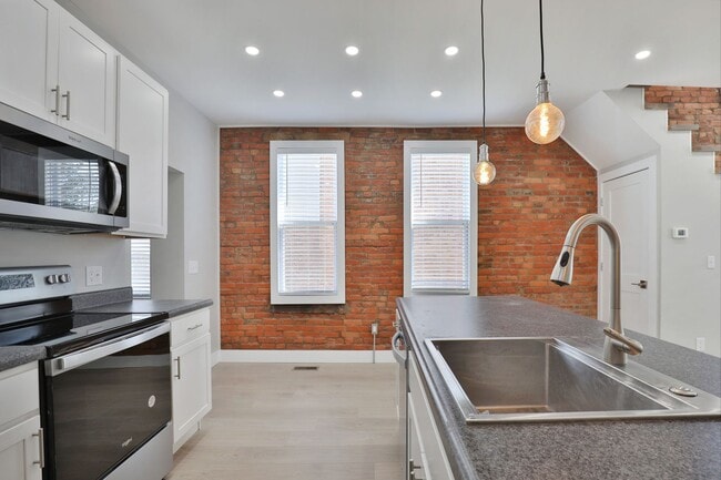 property at 622 W State St