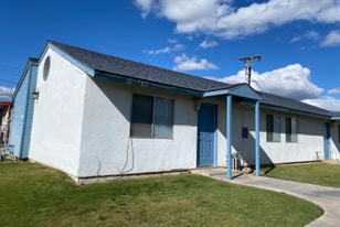 9913 Stobaugh St in Lamont, CA - Building Photo